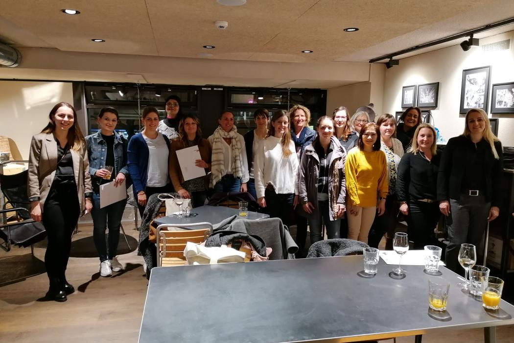 Die glücklichen Zertifikatsempfängerinnen.